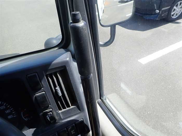 2013 Isuzu Elf Truck TKG-NKR85AN (UW-6a98d8ee5fe9d)[26]