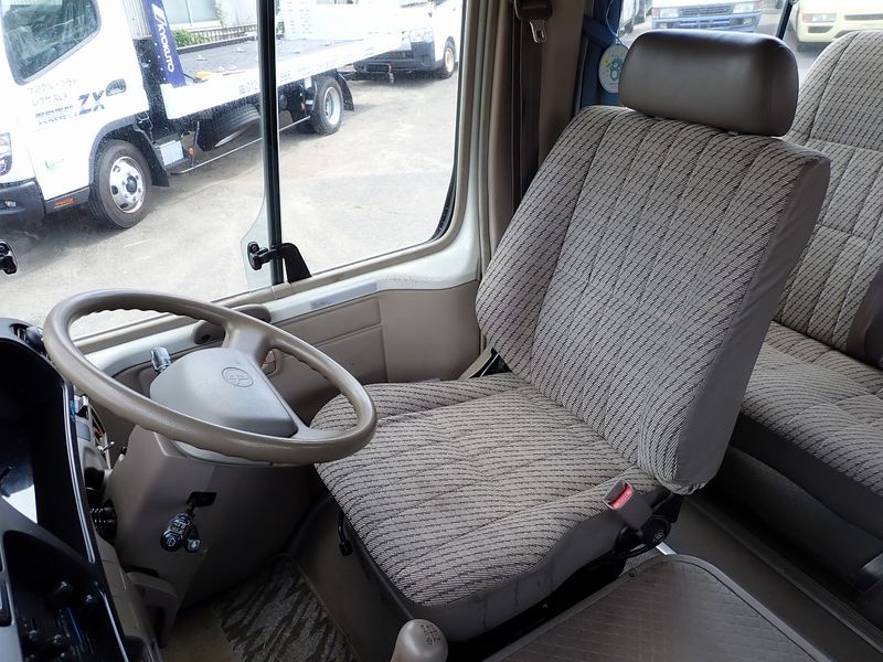 1996 Toyota Coaster KC-HZB40 (UW-6a98d8f26a8d4)[21]