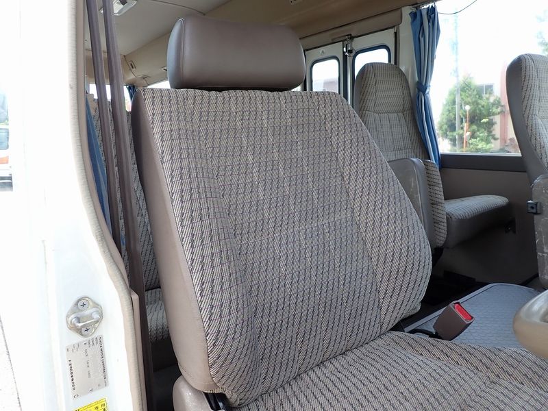 1996 Toyota Coaster KC-HZB40 (UW-6a98d8f26a8d4)[9]
