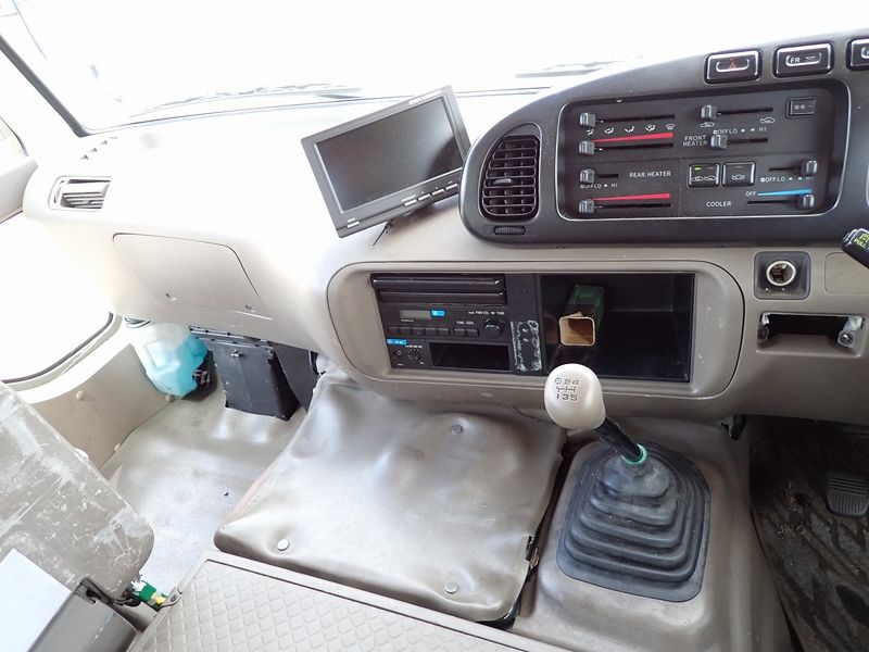 1996 Toyota Coaster KC-HZB40 (UW-6a98d8f26a8d4)[13]