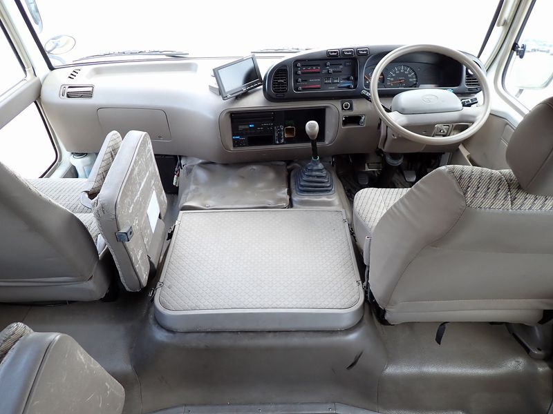 1996 Toyota Coaster KC-HZB40 (UW-6a98d8f26a8d4)[19]