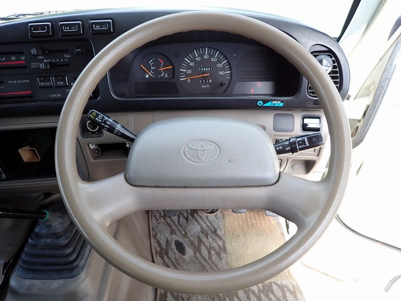 1996 Toyota Coaster KC-HZB40 (UW-6a98d8f26a8d4)[10]