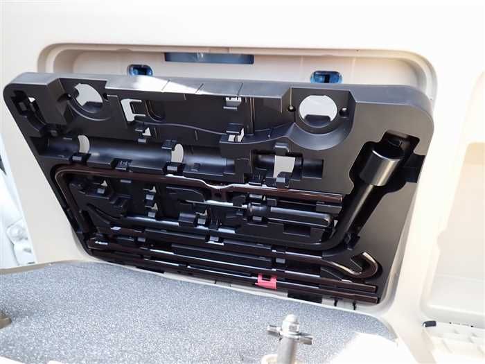 2021 Toyota Land Cruiser Prado 3BA-TRJ150W (UW-6a98d8f4c6479)[16]