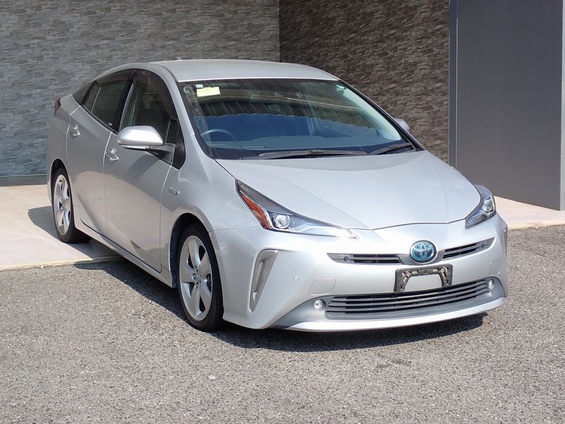 2019 Toyota Prius DAA-ZVW51 (UW-6a98d8f6dcd7b)[2]
