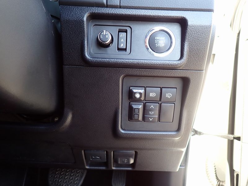 2023 Toyota Land Cruiser Prado 3BA-TRJ150W (UW-6a98d90a83ae2)[33]
