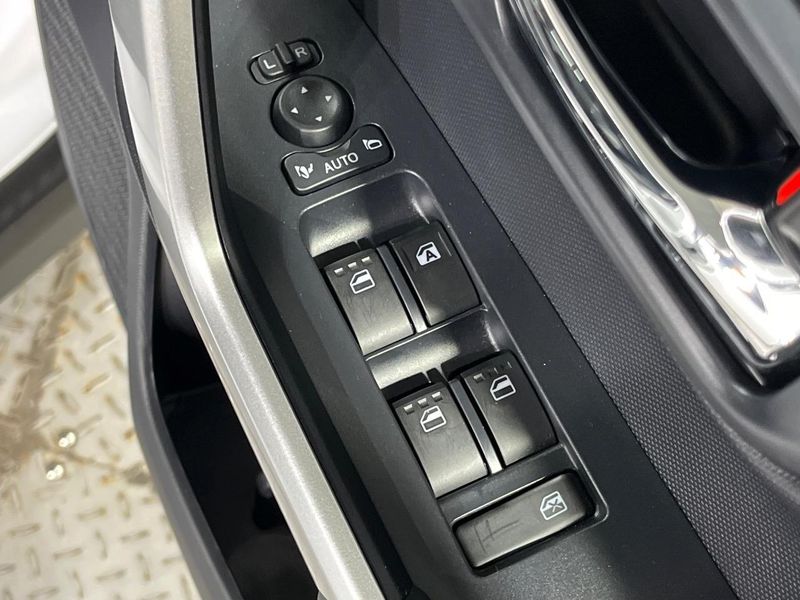 2019 Daihatsu Rocky 5BA-A200S (UW-6a98e37e089b8)[19]