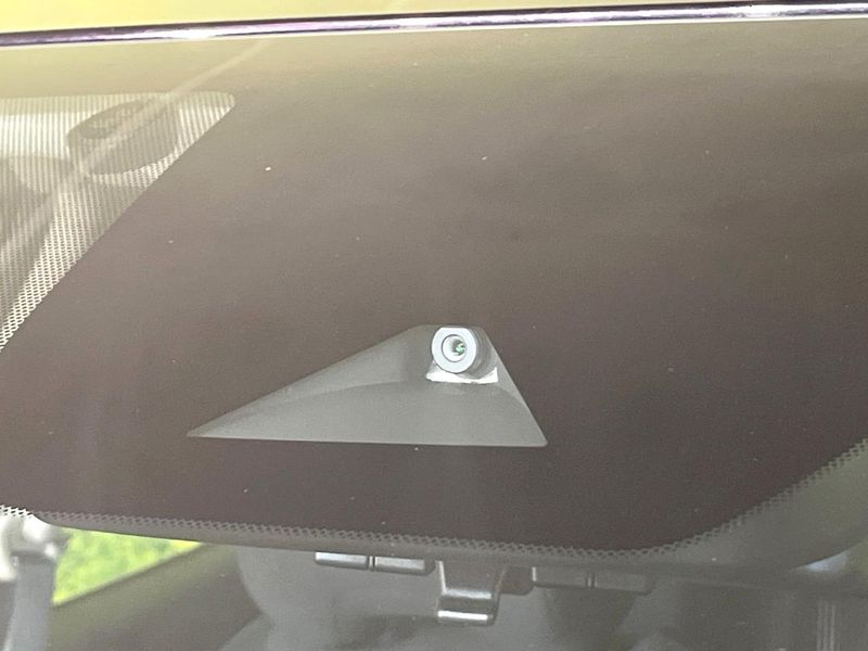 2021 Nissan Note 6AA-E13 (UW-6a98e46fb38a7)[5]