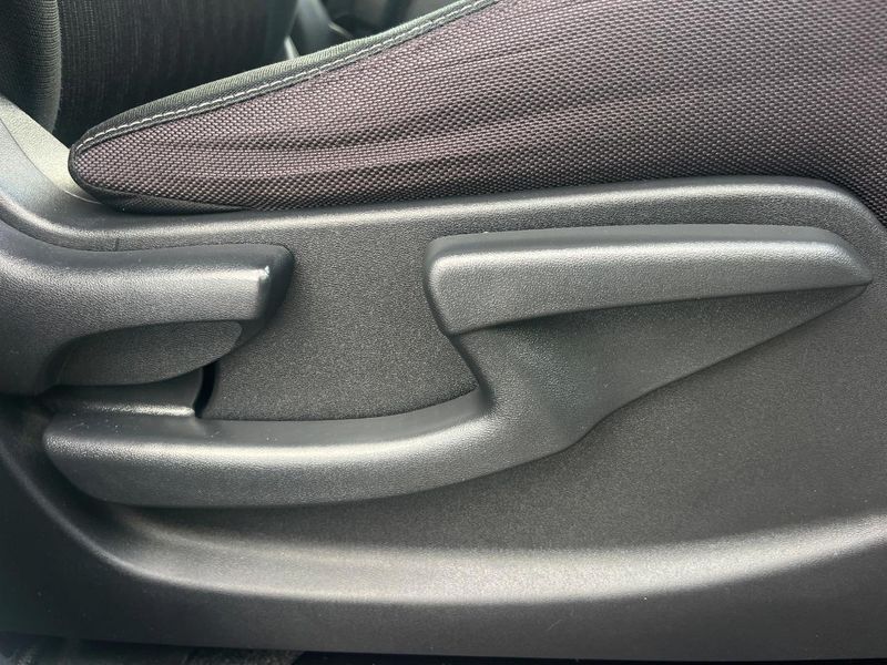 2017 Nissan Serena DAA-GFC27 (UW-6a98e497d5601)[18]