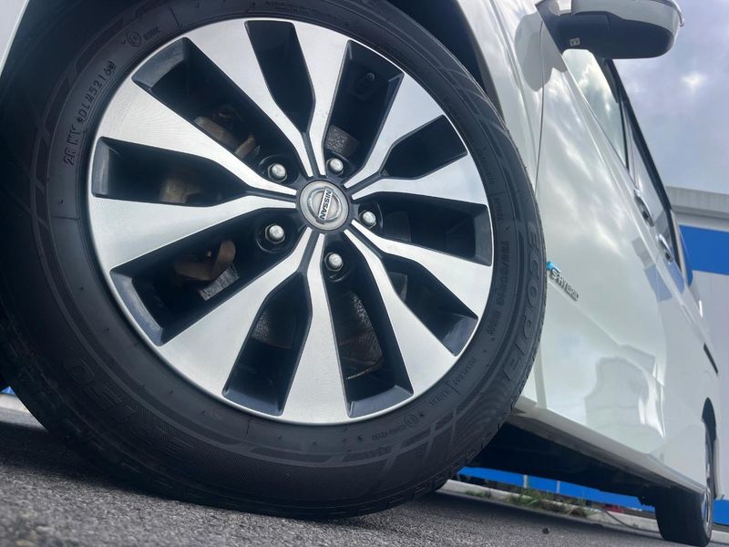 2017 Nissan Serena DAA-GFC27 (UW-6a98e497d5601)[9]