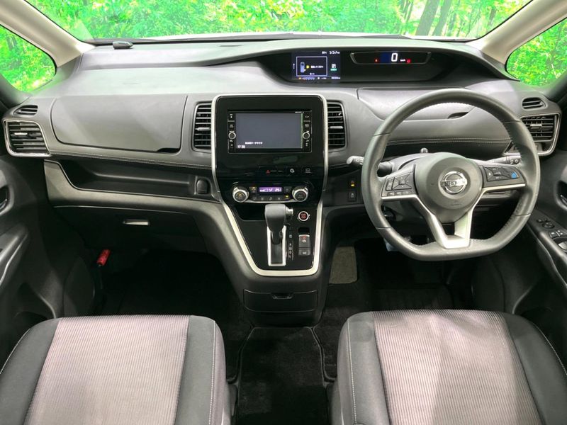 2017 Nissan Serena DAA-GFC27 (UW-6a98e499bb31b)[22]