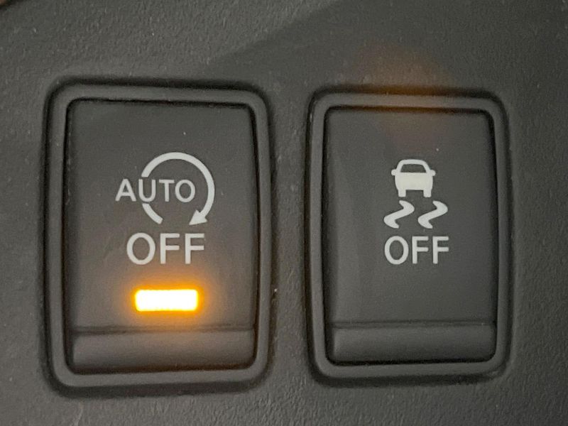 2014 Nissan Serena DAA-HFC26 (UW-6a98e4e9ecce8)[23]