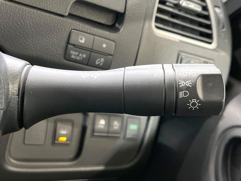 2014 Nissan Serena DAA-HFC26 (UW-6a98e4e9ecce8)[22]