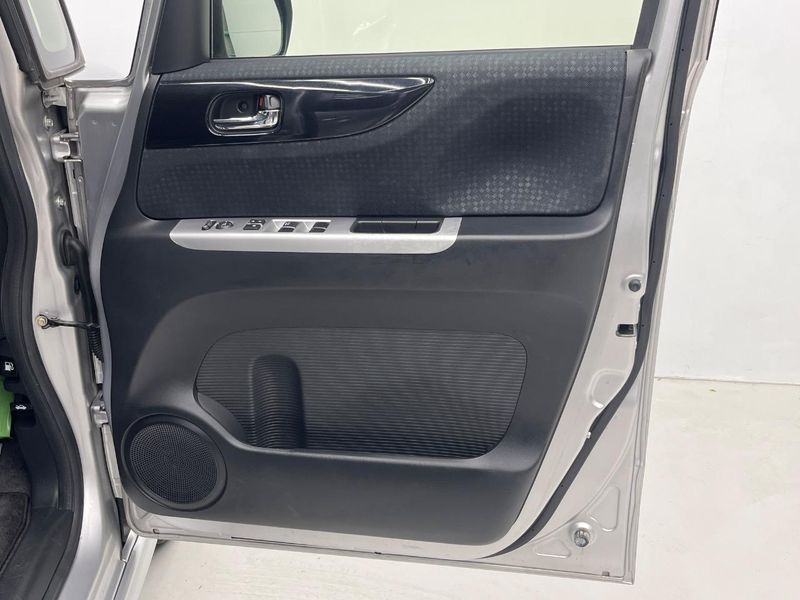 2015 Honda N-BOX CUSTOM DBA-JF1 (UW-6a98e517f1fc9)[28]