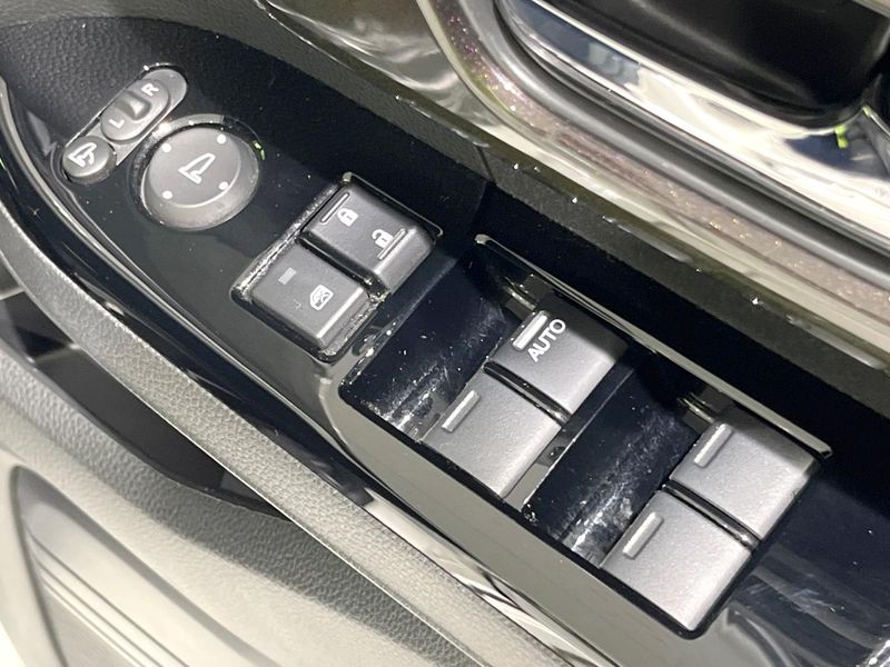 2019 Honda N-BOX CUSTOM DBA-JF3 (UW-6a98e52ca1cb2)[24]