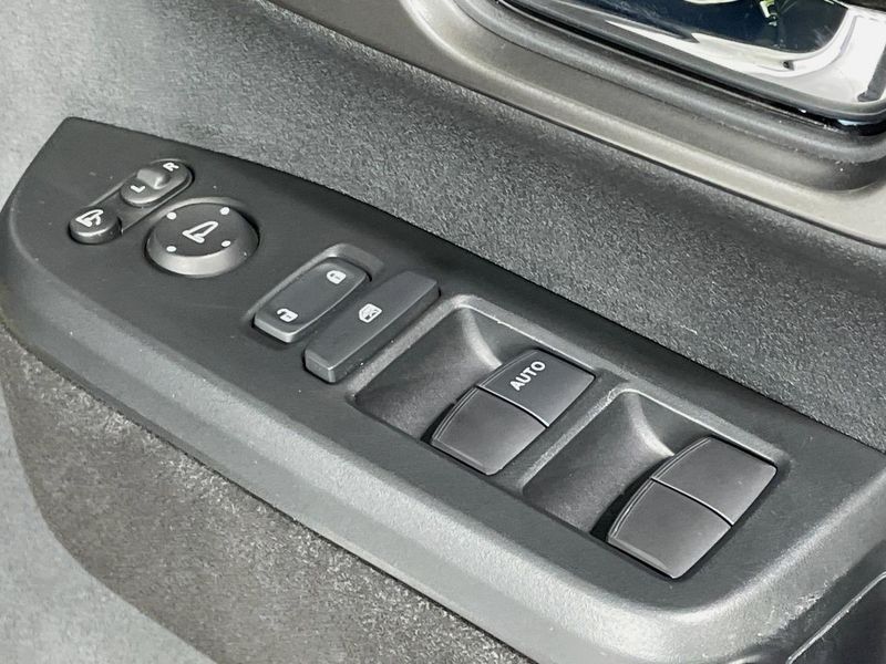 2024 Honda N-BOX CUSTOM 6BA-JF5 (UW-6a98e55d4a6c1)[26]