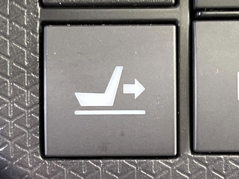 2020 Daihatsu Tanto 5BA-LA650S (UW-6a98e5d3f110b)[23]
