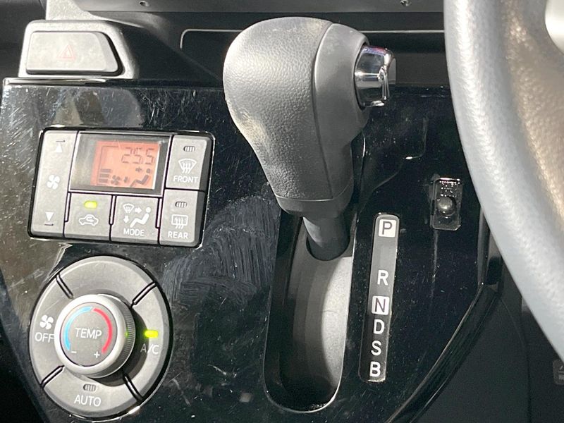 2017 Daihatsu Wake DBA-LA700S (UW-6a98e5d8db0fb)[16]
