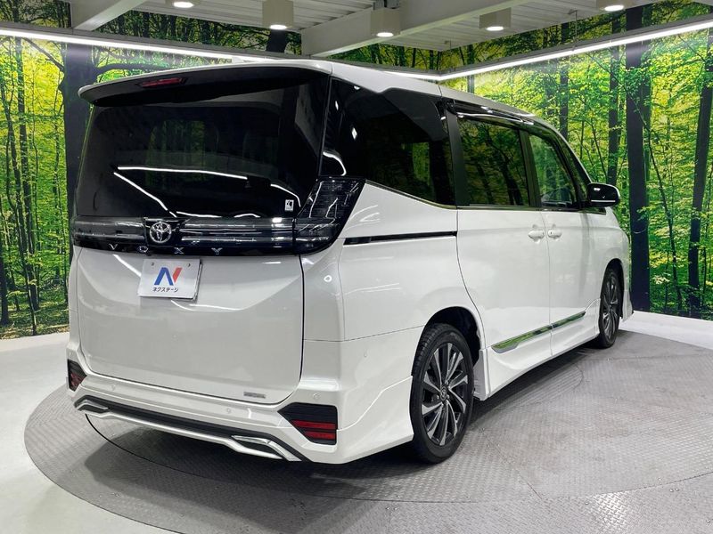 2022 Toyota Voxy 6BA-MZRA90W (UW-6a98e6d2e297f)[19]
