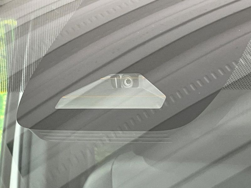 2022 Toyota Voxy 6BA-MZRA90W (UW-6a98e6d2e297f)[12]