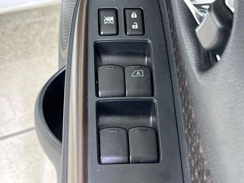 2018 Nissan Note DBA-NE12 (UW-6a98e6e190179)[14]
