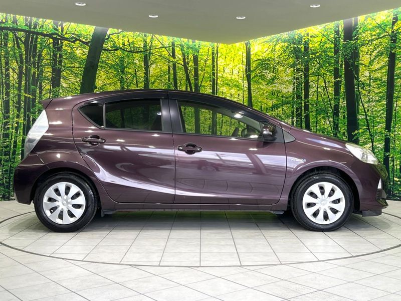 2014 Toyota Aqua DAA-NHP10 (UW-6a98e6e5d4518)[18]