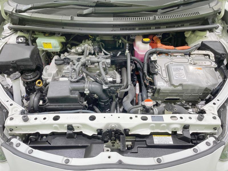 2016 Toyota Aqua DAA-NHP10 (UW-6a98e6e798d53)[4]