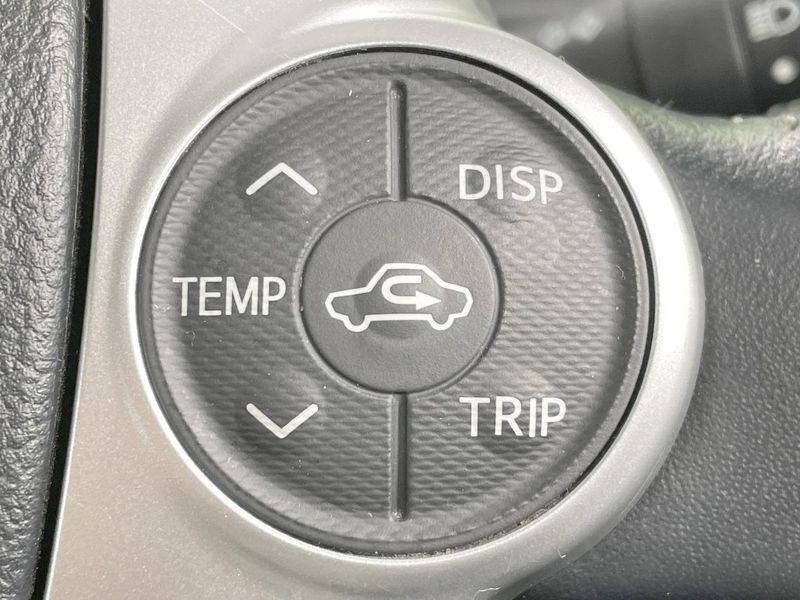 2016 Toyota Aqua DAA-NHP10 (UW-6a98e6e798d53)[29]
