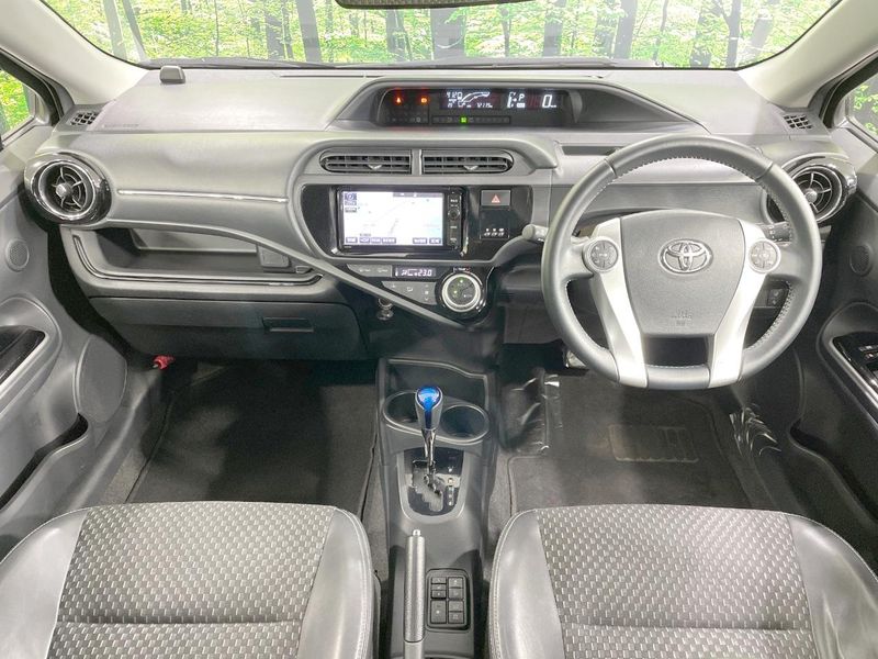 2016 Toyota Aqua DAA-NHP10 (UW-6a98e6e798d53)[13]