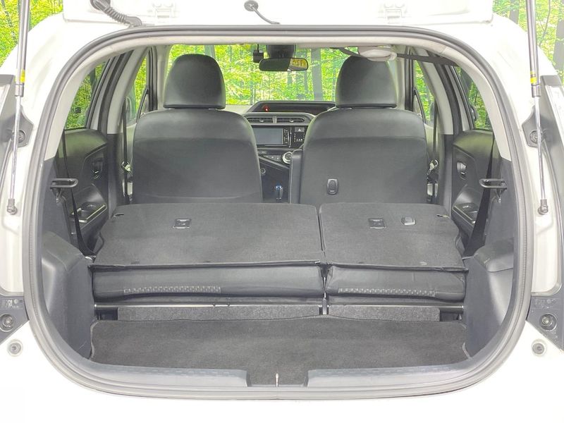 2016 Toyota Aqua DAA-NHP10 (UW-6a98e6e798d53)[5]