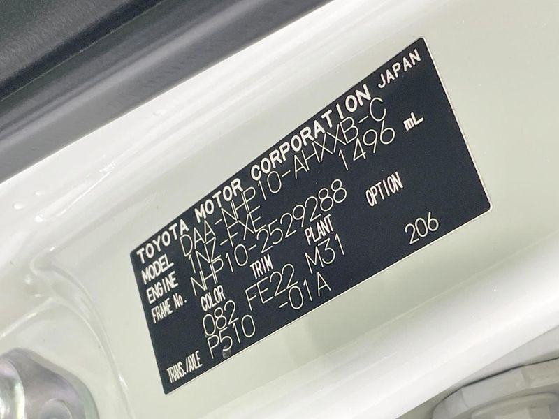 2016 Toyota Aqua DAA-NHP10 (UW-6a98e6e798d53)[1]
