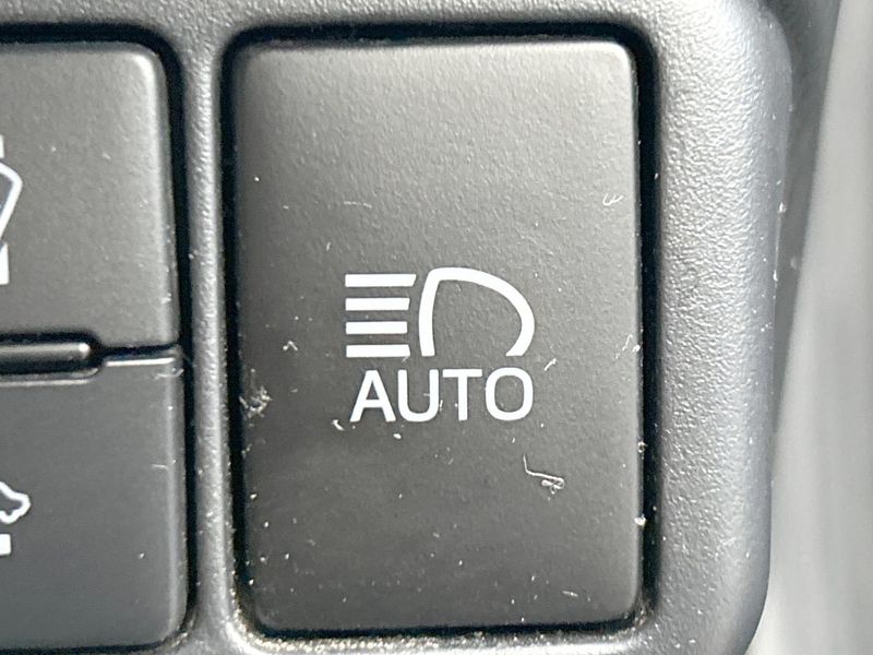2019 Toyota Aqua DAA-NHP10 (UW-6a98e6e9d600d)[23]