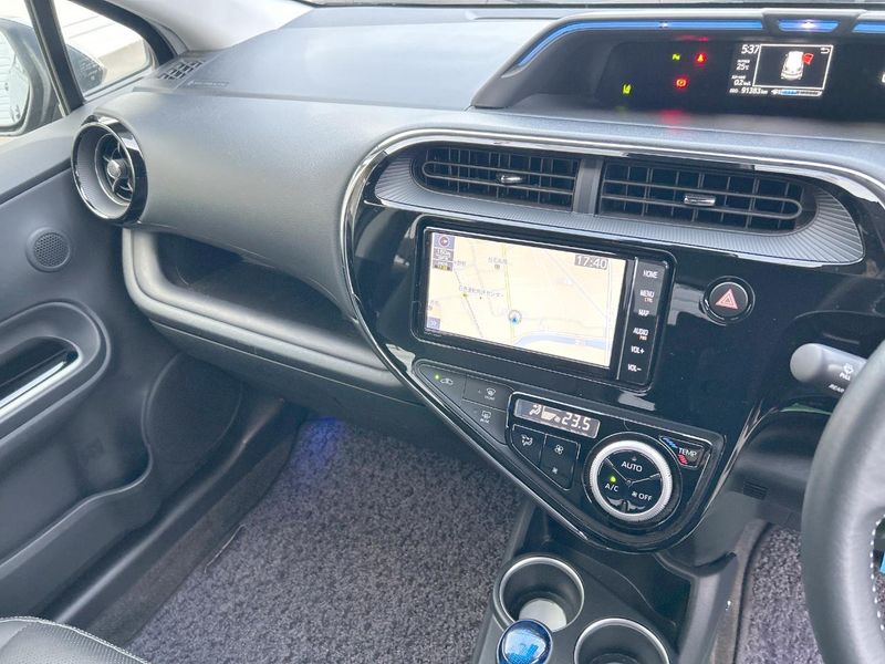 2019 Toyota Aqua DAA-NHP10 (UW-6a98e6e9d600d)[14]