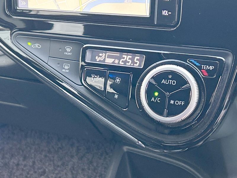 2019 Toyota Aqua DAA-NHP10 (UW-6a98e6e9d600d)[15]
