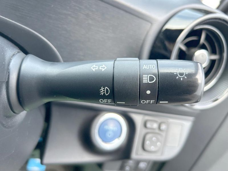 2019 Toyota Aqua DAA-NHP10 (UW-6a98e6e9d600d)[20]
