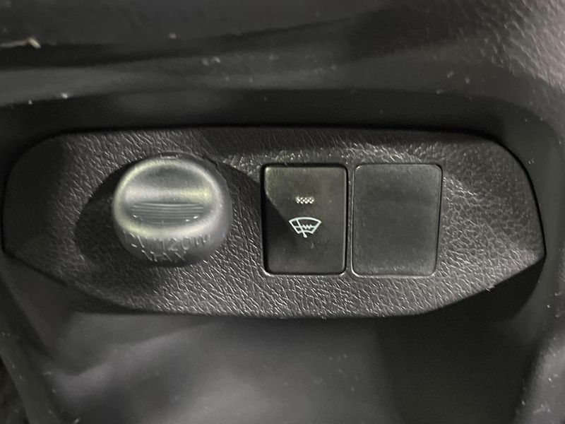 2016 Toyota Vitz DBA-NSP135 (UW-6a98e6fb78b01)[23]