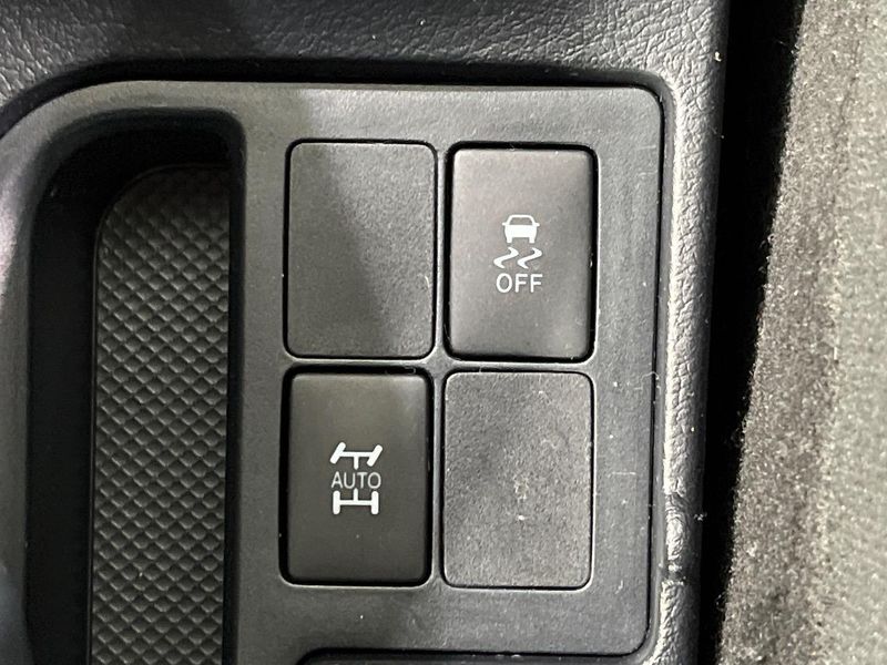 2016 Toyota Vitz DBA-NSP135 (UW-6a98e6fb78b01)[28]
