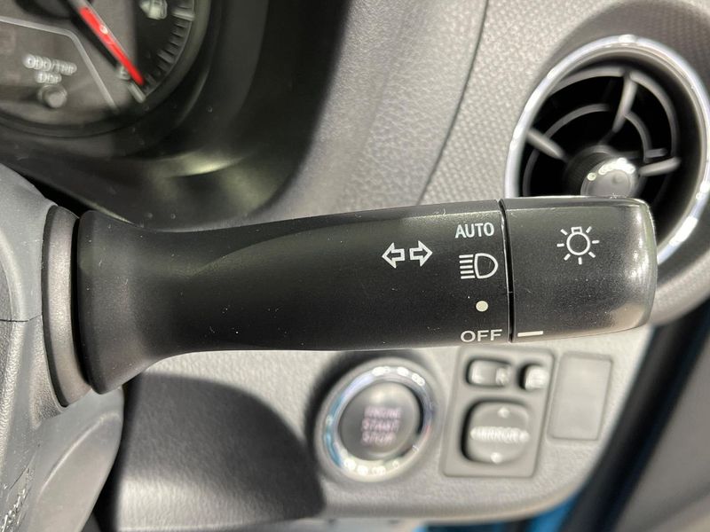 2016 Toyota Vitz DBA-NSP135 (UW-6a98e6fb78b01)[17]