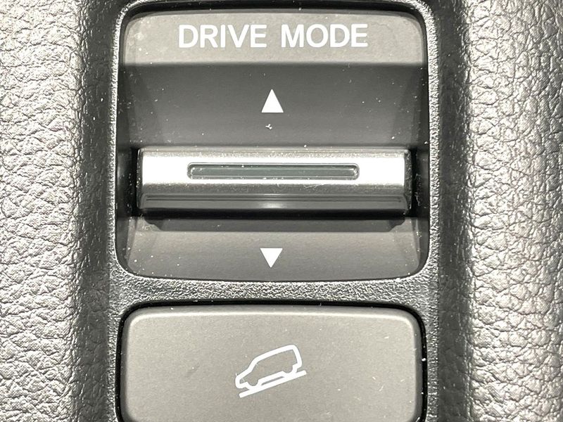 2025 Honda Vezel 6AA-RV5 (UW-6a98e731363cc)[20]