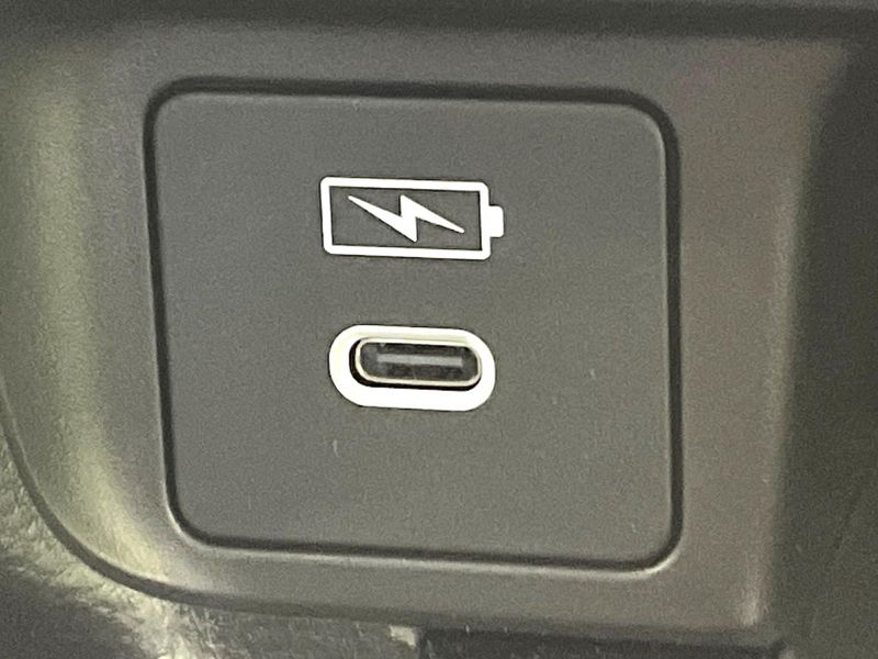2025 Honda Vezel 6AA-RV5 (UW-6a98e731363cc)[25]