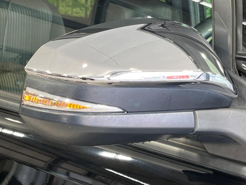 2019 Toyota Voxy DBA-ZRR80W (UW-6a98e7ae4a56d)[11]