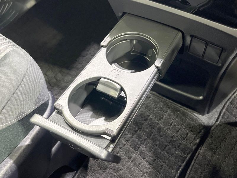 2019 Toyota Voxy DBA-ZRR80W (UW-6a98e7afbf5dd)[28]
