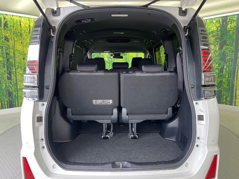 2019 Toyota Voxy DBA-ZRR80W (UW-6a98e7afd4959)[22]