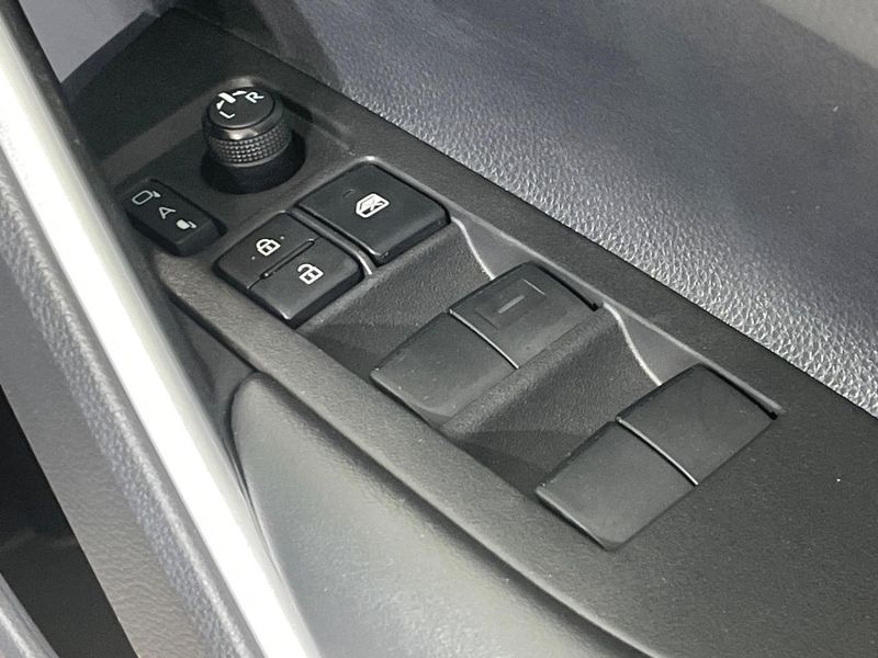 2024 Toyota Corolla Cross 6AA-ZVG13 (UW-6a98e7c2b0476)[24]
