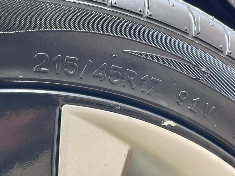 2017 Toyota Prius DAA-ZVW50 (UW-6a98e7d1509e9)[6]