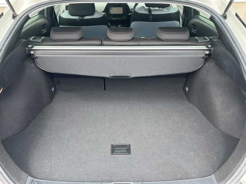 2019 Toyota Prius DAA-ZVW51 (UW-6a98e7d915087)[16]