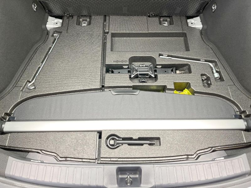 2020 Toyota Prius DAA-ZVW51 (UW-6a98e7da26b07)[26]