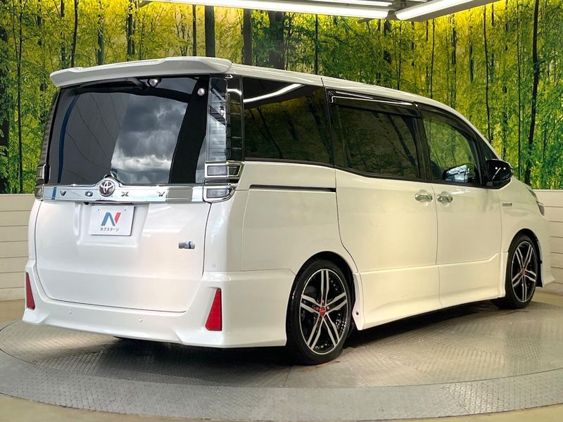 2019 Toyota Voxy DAA-ZWR80W (UW-6a98e7eaeec9f)[27]