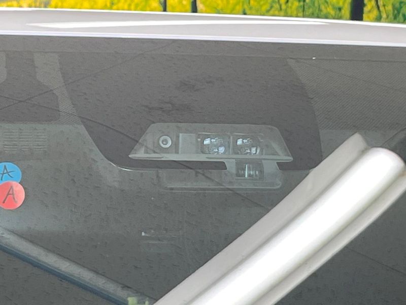 2019 Toyota Voxy DAA-ZWR80W (UW-6a98e7eaeec9f)[4]
