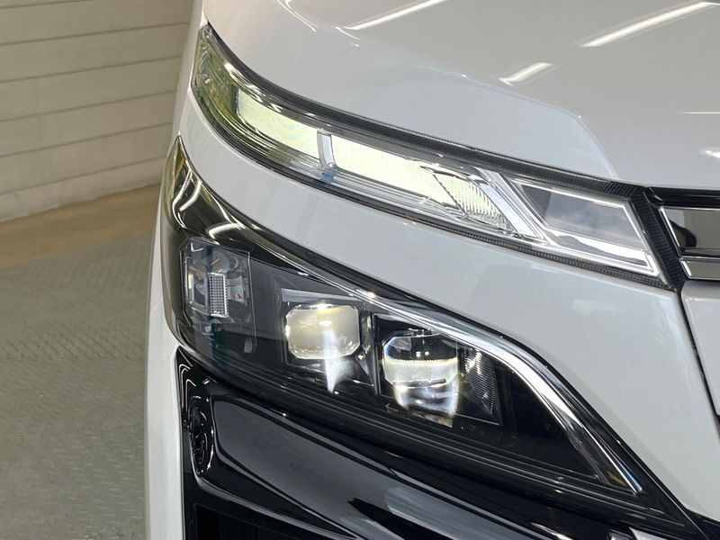 2019 Toyota Voxy DAA-ZWR80W (UW-6a98e7eaeec9f)[8]