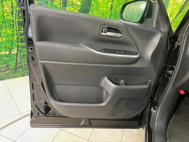 2023 Toyota Voxy 6AA-ZWR90W (UW-6a98e7f15915e)[26]